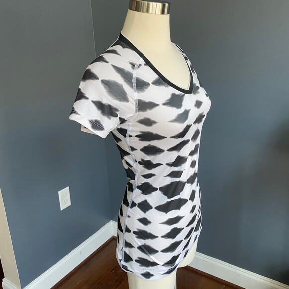 Nike Pro white/black V-neck tee, size small - Picture 5 of 6